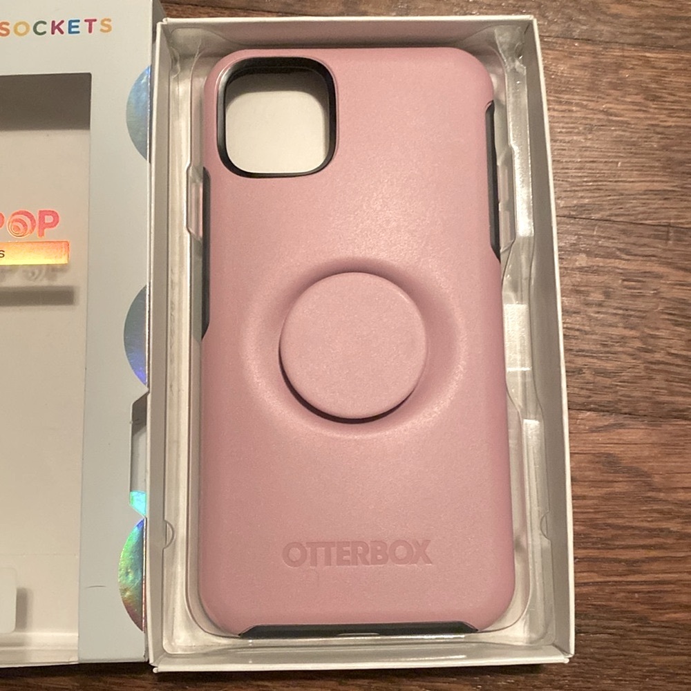 Otterbox iPhone 11 Pro Max - Picture 2 of 4